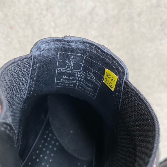 Dr. Martens Women’s 2976 Nappa Leather Chelsea Boots - Picture 5 of 7